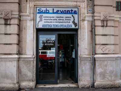 Bari, i negozi di pesca storici
